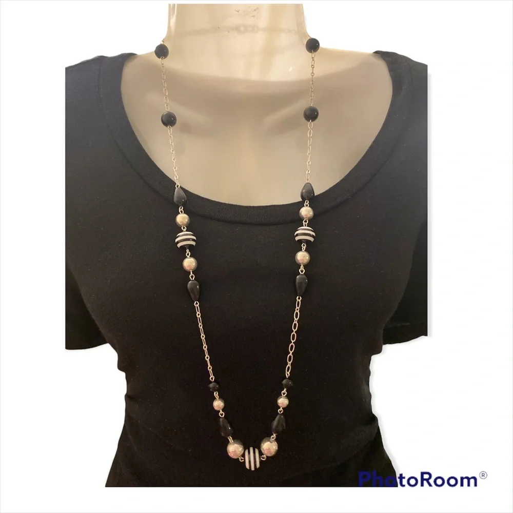 Traded* Vintage Black/White/Silver Glass Beads on a silver tone necklace - Picture 1 of 4